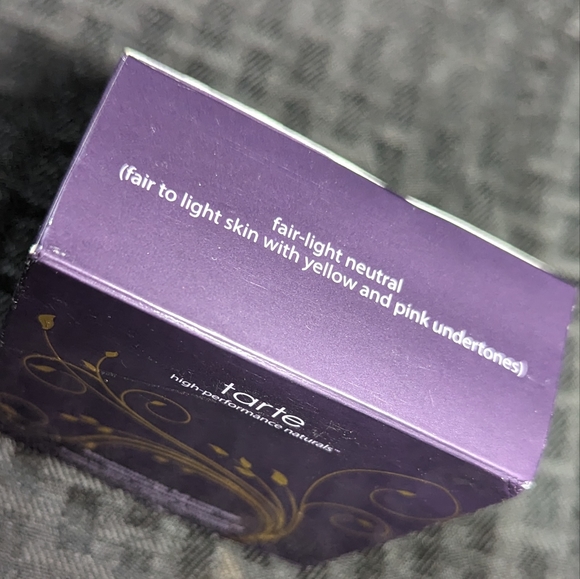 Tarte Amazonian Clay Full Coverage Airbrush Foundation. - Picture 8 of 9